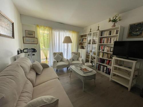 Arcachon: Appartement T2 avec Accès Direct à la Plage, Terrasse et Parking Privé - FR-1-474-59