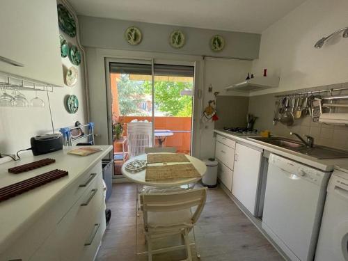 Arcachon: Appartement T2 avec Acces Direct a la Plage Terrasse et Parking Prive - FR-1-474-59 - image 3