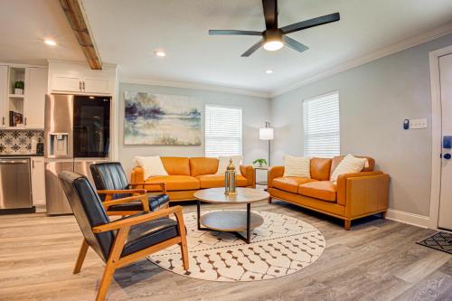 Casablanca Waco 5 mins from Baylor and Magnolia with Hot Tub,Firepit, Pet Friendly - Marlin, TX