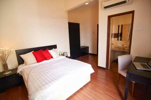 Two-Bedroom Deluxe Apartment with Balcony room in Palace Melaka Top 1 Waterpark Tickets with Unlimited Access by YGM