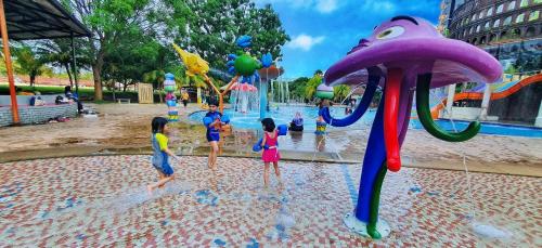 Malacca Palace Melaka Top 1 Waterpark Tickets with Unlimited Access by YGM 4-Star Guesthouse pool