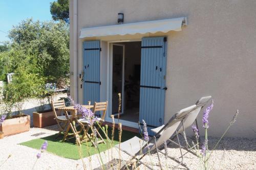 Paisible studio tout neuf en lisière de forêt