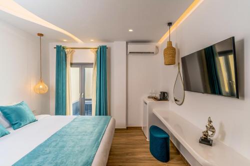 Kafieris View Room Type - Junior Suite with with private outdoor jetted and courtyard view tub