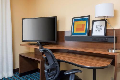 Executive King Suite with Sofa Bed and Tub - Mobility Accessible
