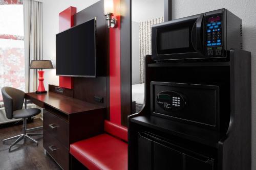 Fairfield Inn & Suites by Marriott Washington DC/Downtown - image 13