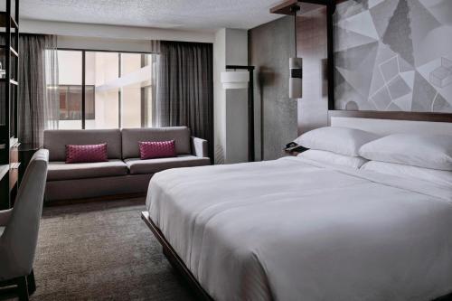 Marriott East Lansing at University Place - image 11