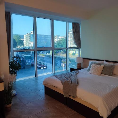 2 twin beds, 2 sofa beds