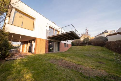 Design Architect Villa with 2 Apartments