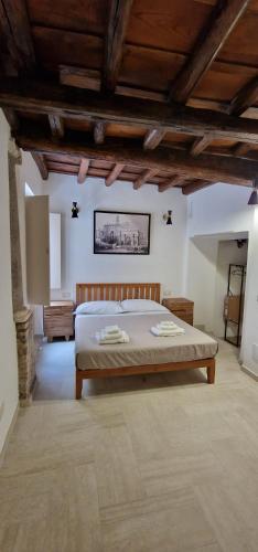Large Double Room image 2