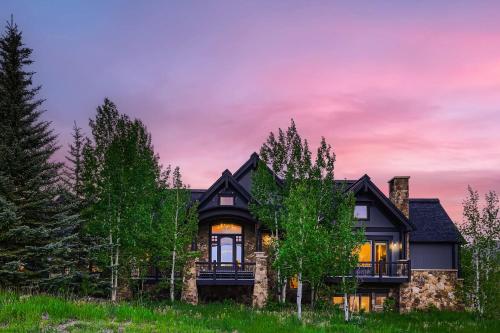 NEW LISTING! Après & Fairway Retreat home