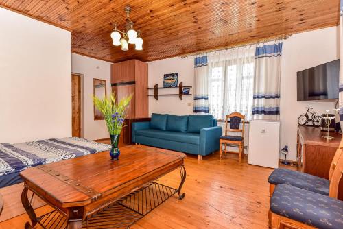 Family Room with Bathroom image 2