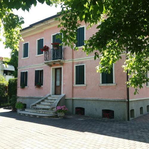 Exterior view of Villa Trevisi - ROOMS -free parking