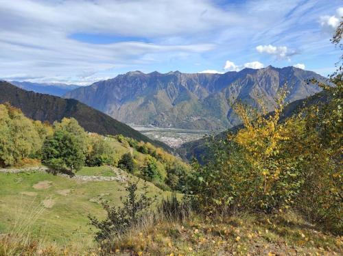 CASA DEL CIOS calda e intima casetta immersa nel verde delle montagne in Montescheno