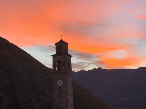 CASA DEL CIOS calda e intima casetta immersa nel verde delle montagne in Montescheno