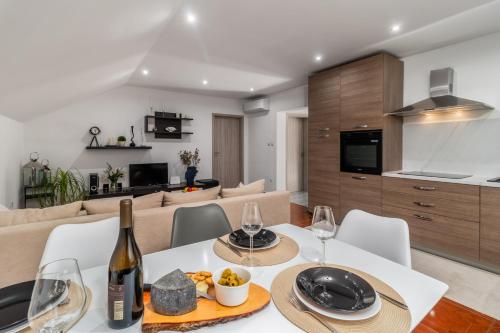 Iekārtas, Aura Apartment in Saršoni