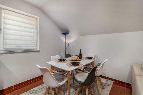 Iekārtas, Aura Apartment in Saršoni
