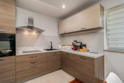 virtuve, Aura Apartment in Saršoni