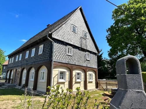 Wellness-Ferienhaus "Hexe" - Whirlpool, Sauna & 3 Bäder auf 237 qm