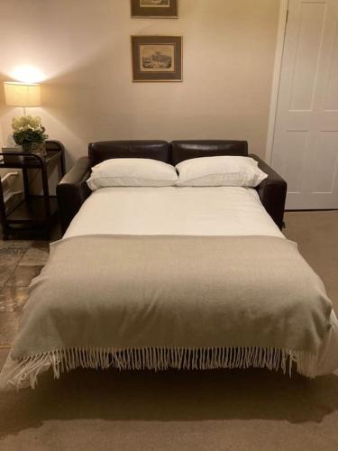 Beautiful Regency Crescent Apartment in Idyllic Location, Bath (photo 7)