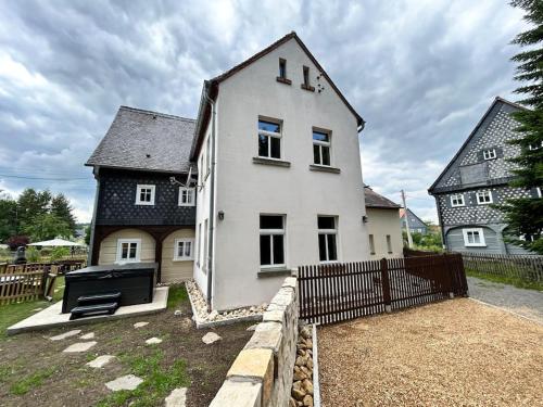 Ferienhaus Hexe mit Whirlpool, Sauna, Garten