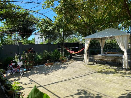 2 bedrooms, 5 beds