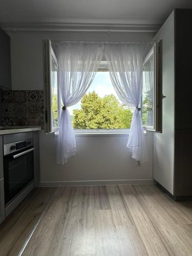 CIV Central Apartment