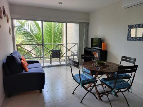 Progreso East, 1 block from the beach, spacious condo with splendid views