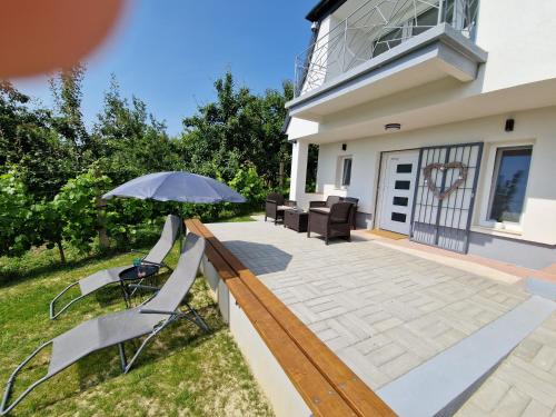 สวน, Várta-Lak Panoráma Présház Vendégház (Varta-Lak Panorama Preshaz Vendeghaz) in ยาสด์