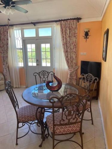 Equipements, Cottage: 7 minutes from airport! in Ocean City