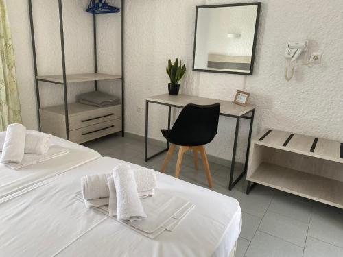  Georgina in Agia Marina