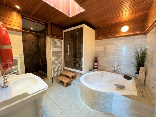 Bathroom, Ferienpark Sierksdorf App 827 - Penthouse in Sierksdorf