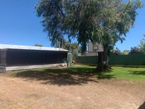 Buitenkant, dhu drop inn in Cervantes