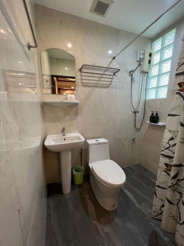 room detail thumbnail 2