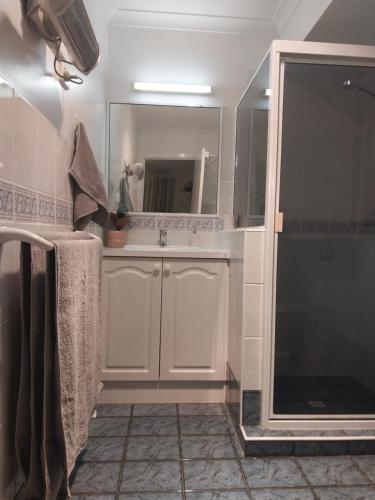 Zuhanyzó, The Treasure Box in Esperance