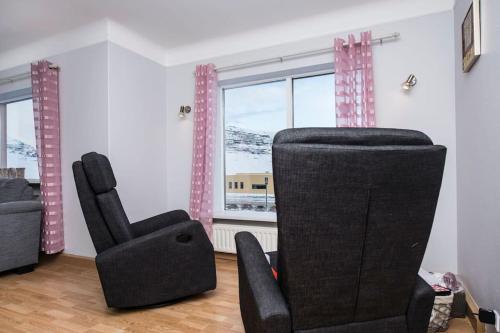 *Two bathrooms* Beds for 9 pers. Great view - Accommodation - Grundarfjordur