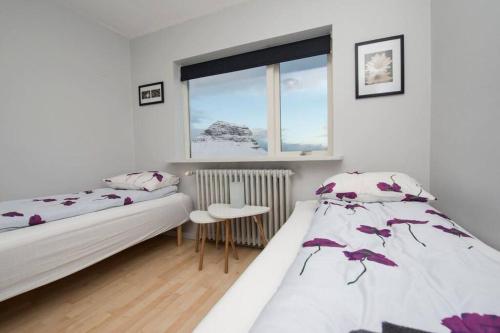 Two bathrooms Free parking Beds for 9 pers Great view in Grundarfjordur