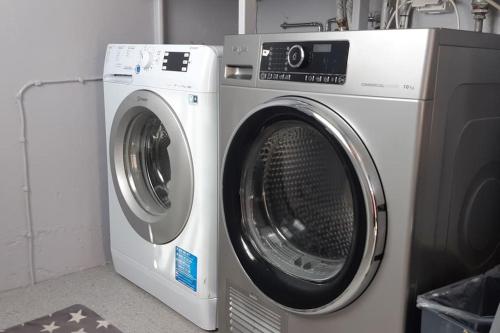 Two bathrooms Free parking Beds for 9 pers Great view in Grundarfjordur