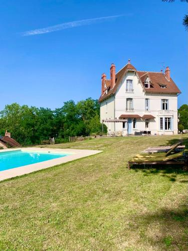 Bed and Breakfast Villa Castel Marie Louise - Accommodation - Néris-les-Bains