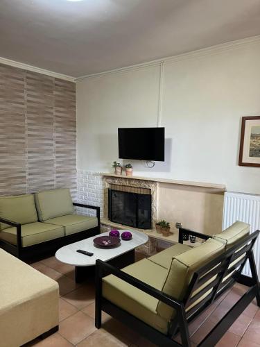 Cozy House in Lagonisi