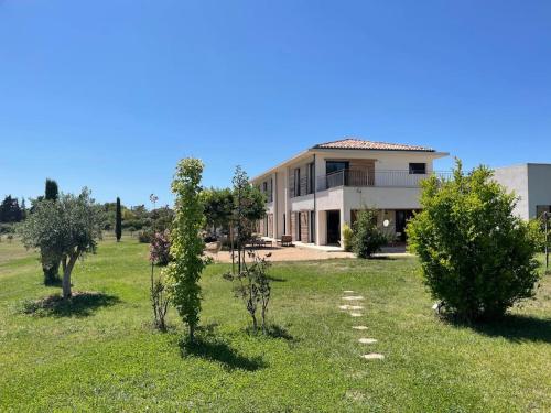 Contemporary house 5mn away from Aix in the countryside