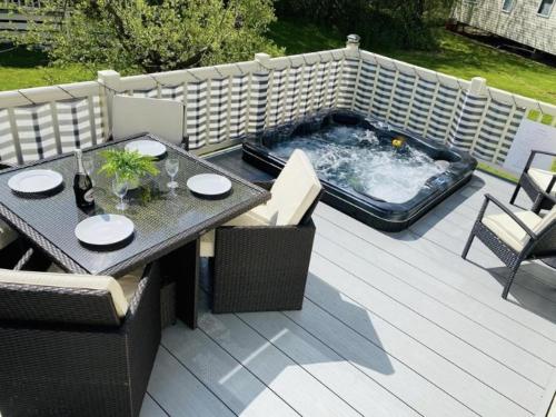 Prime Location & Luxurious Hot Tub, Tattershall