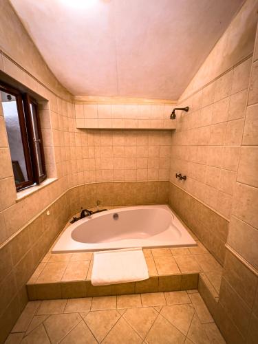 Deluxe Double Room with Bath image 9