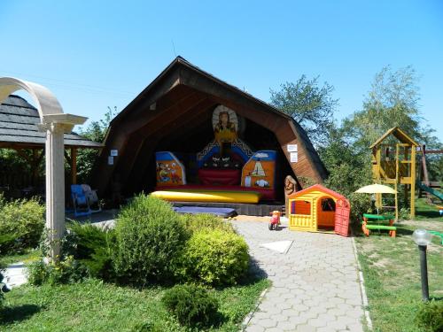 Laste mänguväljak, Penzion Rekrea in Levice