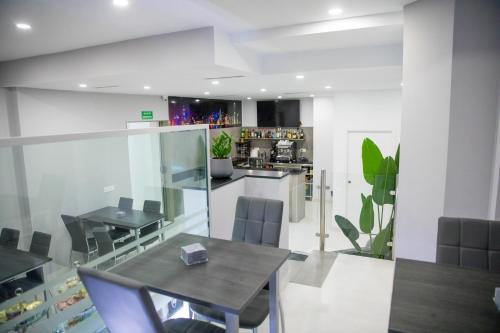 Ēdiens un dzērieni, Énfasis Hotel (Enfasis Hotel) in El Cuervo