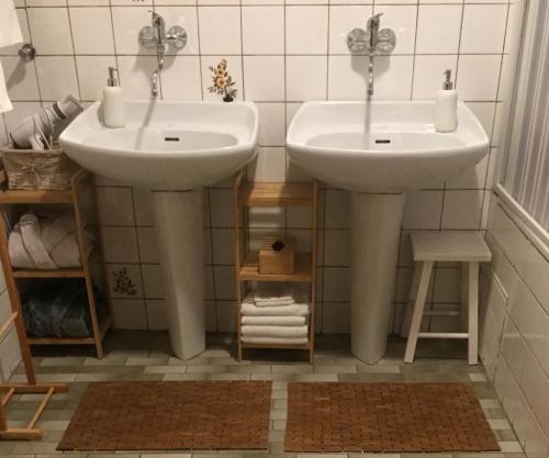 Double Room with Balcony image 7