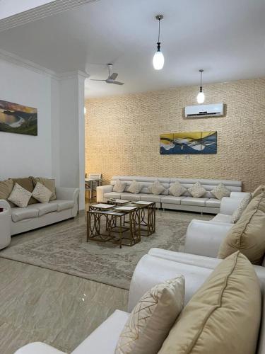 RED - Mirbat Villa