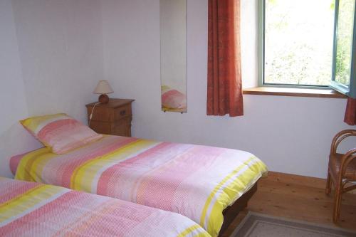 2 bedrooms, 4 beds