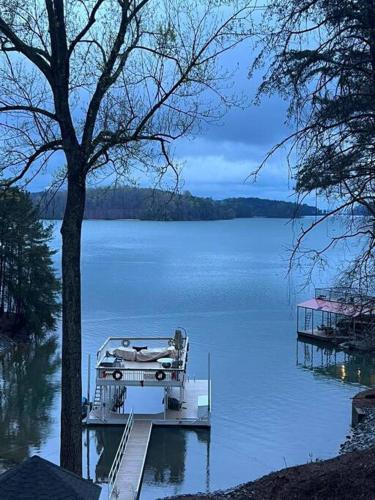 Luxurious Chalet over Margaritaville in Buford, USA