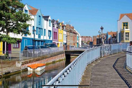 Gite Le Long de l'eau in Longpre-Les-Corps-Saints