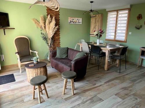 Gite Le Long de l'eau in Longpre-Les-Corps-Saints